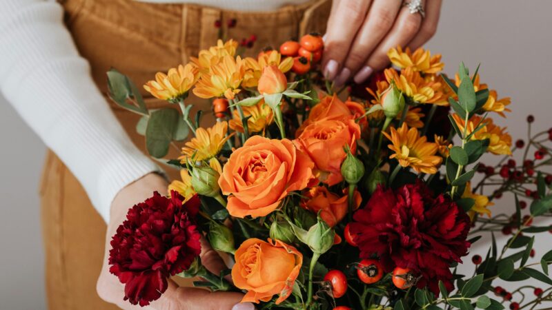 Jak skorzystać z poczty kwiatowej? Czy można zamówić kwiaty online? Poczta z kwiatami Warszawa